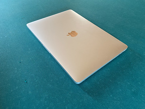 MacBook Pro 13 — 2020, Intel Core i5 8 Gb 256 Gb + Touch Bar (4 foto / 6)