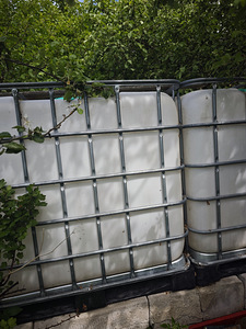 Konteiner 1000l (2 foto / 3)