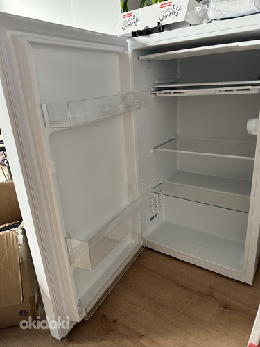 Мини-холодильник Hisense. (фото #2)