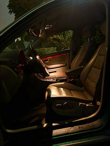 Audi A4 B6 3.0i Quattro 162kw ÜV 08.25 (5 foto / 10)
