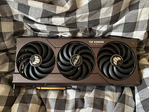 ASUS TUF Gaming RX 7700 XT OC Edition 12 GB (1 foto / 2)