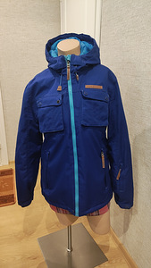 Ярко-синяя куртка размера L (40).