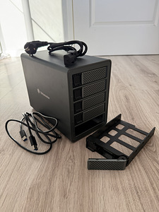USB Kettakast Yottamaster 5bay RAID external drive enclosure (1 foto / 2)
