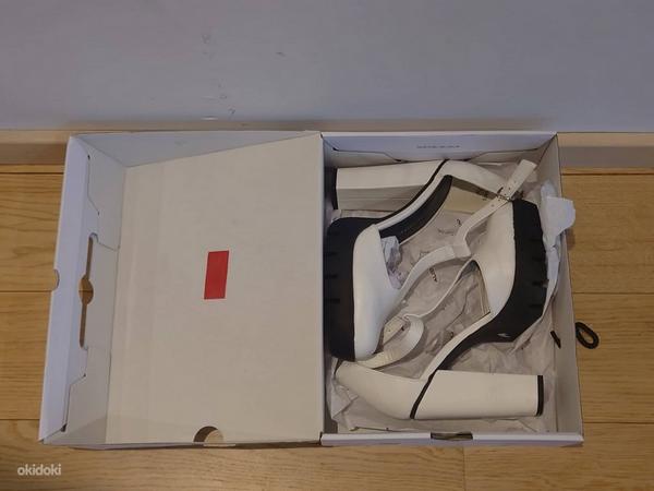 Белые туфли, ALDO, кожзаменитель (фото #1)