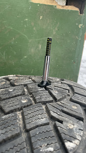 Continental Ice Contact 2 (4 tk) 255/65R17 (6-7mm) (4 foto / 7)