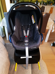 Maxi-Cosi CabrioFix turvahäll koos FamilyFix alusega (4 foto / 9)