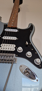 Fender Affinity Strat HSS (3 фото из 5)
