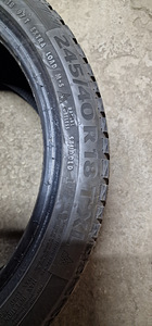Шины М+S 245/40 R18 (4 фото из 4)