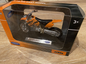 KTM 450 SX Racing, Welly Mootorratta mudel 1:18 (1 foto / 3)