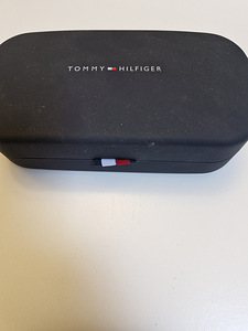 Оригинальные и новые очки Tommy Hilfiger (2 фото из 7)