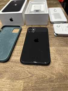 iPhone 11 128GB (2 foto / 3)