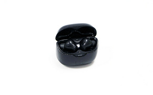 JBL Tune (2 фото из 2)