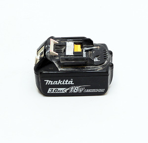 Makita 3.0Ah 18V (2 foto / 2)