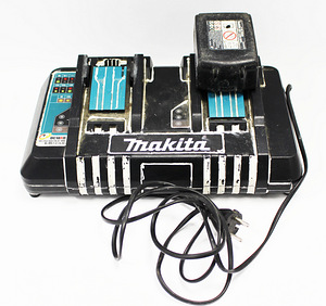 Makita DC18RD + 5.0Ah (2 foto / 2)