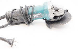 Makita 9558HNR (2 foto / 2)