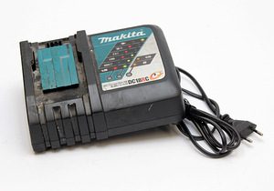Makita DC18RC (2 foto / 2)