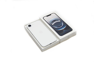 Apple iPhone 16e 128GB (3 фото из 3)