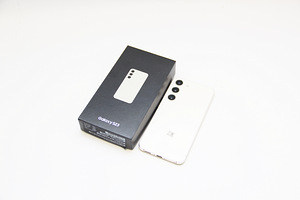 Samsung Galaxy S23 128GB (3 foto / 3)