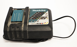Makita DC18RC (2 foto / 2)