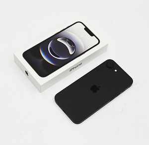iPhone 16e 128GB (3 фото из 3)