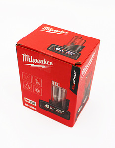 Milwaukee M12B6 6.0Ah (2 foto / 2)
