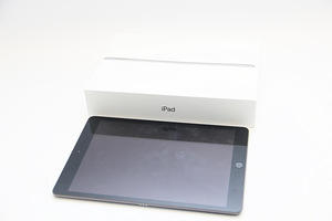 iPad 8th Gen 32GB Wifi (2 foto / 3)
