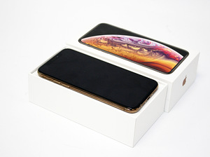 iPhone XS 64gb (3 foto / 3)