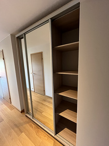 Peeglitega lükandustega riidekapp (3 foto / 3)