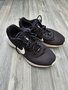 Nike Revolution 6 jooksujalatsid 44 (1 foto / 4)