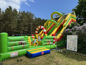 Müüa täispuhutav batuut koos suure liumäega (1 foto / 5)