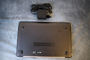 ASUS X202E, сенсорный экран, i3, SSD 250 GB, Win 11 (9 фото из 10)