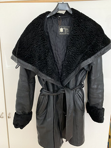 Кожаное пальто размера m / L