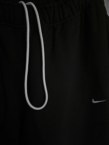Черные флисовые брюки nikeLab (2 фото из 3)