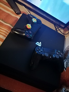 Playstation 4pro 1 ТБ (2 фото из 2)
