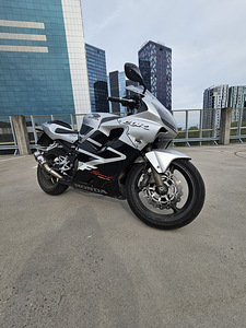 Honda cbr 600f 4i (6 foto / 8)