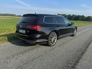 Volkswagen Passat 2.0 R4 140kW R-line 4Motion (4 foto / 15)