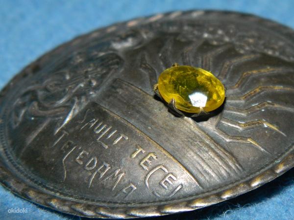 Брошь с желтым минералом (фото #2)