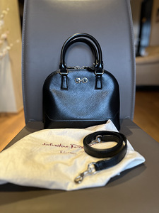 Сумка Salvatore Ferragamo (2 фото из 3)