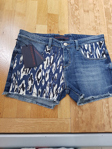 Uued Trussardi jeans lühikesed püksid, suurus 26 (3 foto / 3)