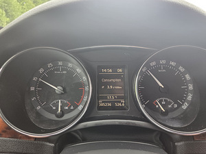 Skoda superb 2011 2.0 125kw (12 foto / 12)