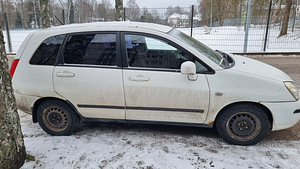 Suzuki Liana 1.6 78kW (6 foto / 15)