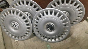Шины с дисками 195/70 r15c vw с колпаками (2 фото из 4)