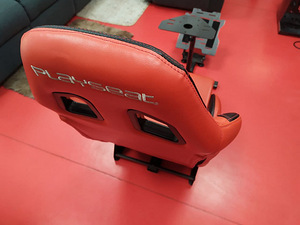 Красное раллийное кресло playseat (6 фото из 6)