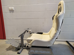 Playseat rallitool koos käigukangi hoidjaga (2 foto / 6)
