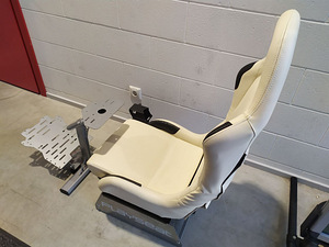 Playseat rallitool koos käigukangi hoidjaga (3 foto / 6)