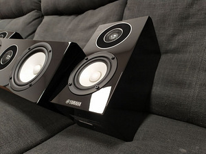 Kvaliteetsed Yamaha 700. seeria surround kõlarid (2 foto / 10)