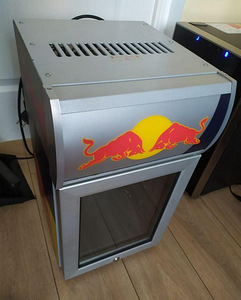 Эксклюзивный холодильник Red Bull