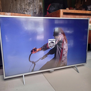 43" Philips 4K Android Ambilight TV телевизор (2 фото из 3)