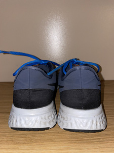 Кроссовки Nike (3 фото из 3)