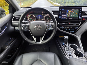 Toyota Camry 2022 Hybrid (9 foto / 15)